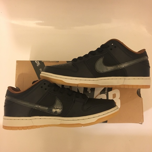 ❌SOLD❌Nike SB Dunk Low Black Rain Sz 9 RARE - Picture 2 of 7